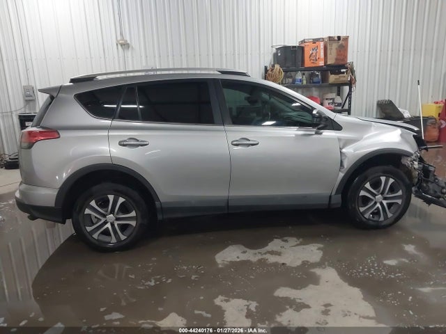 2T3BFREV3GW460453 Toyota RAV4 LE