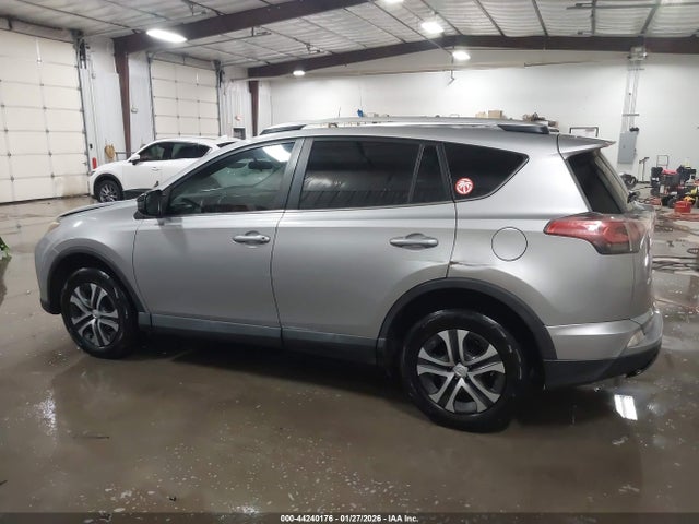 2T3BFREV3GW460453 Toyota RAV4 LE