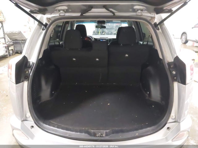 2T3BFREV3GW460453 Toyota RAV4 LE