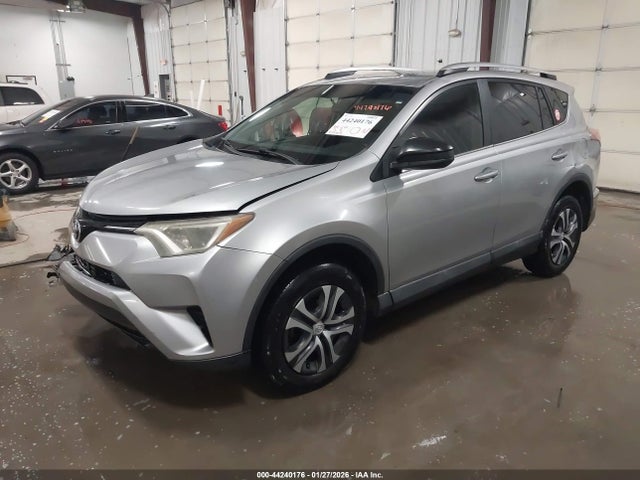 2T3BFREV3GW460453 Toyota RAV4 LE