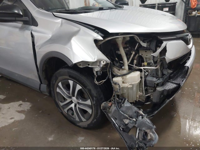 2T3BFREV3GW460453 Toyota RAV4 LE