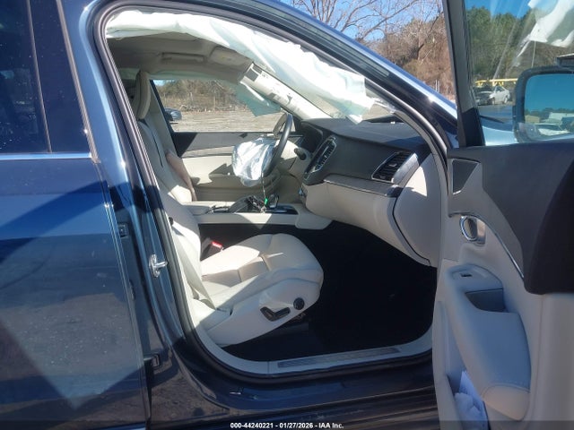 Продажа на аукционе авто 2024 Volvo Xc90 B6 Plus Bright Theme 7-seater, vin: YV4062PE2R1146609, номер лота: 44240221