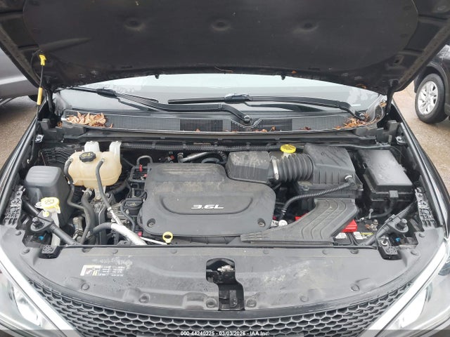 Продаж на аукціоні авто 2017 Chrysler Pacifica Touring-l, vin: 2C4RC1BG4HR820985, номер лоту: 44240225