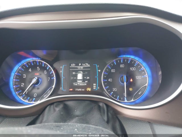 Продаж на аукціоні авто 2017 Chrysler Pacifica Touring-l, vin: 2C4RC1BG4HR820985, номер лоту: 44240225
