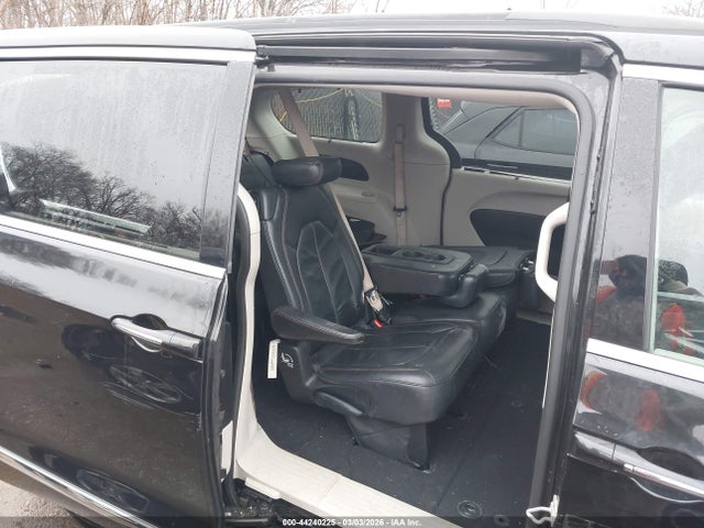 Продаж на аукціоні авто 2017 Chrysler Pacifica Touring-l, vin: 2C4RC1BG4HR820985, номер лоту: 44240225