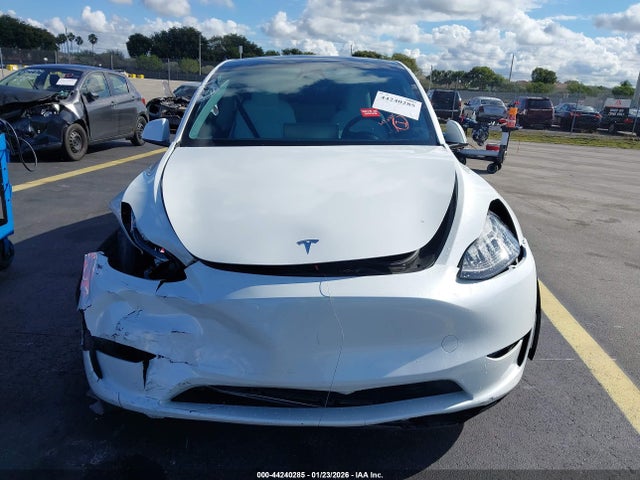 Продаж на аукціоні авто 2023 Tesla Model Y Awd/long Range Dual Motor All-wheel Drive, vin: 7SAYGAEE1PF789444, номер лоту: 44240285