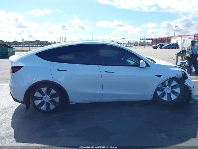 Продаж на аукціоні авто 2023 Tesla Model Y Awd/long Range Dual Motor All-wheel Drive, vin: 7SAYGAEE1PF789444, номер лоту: 44240285