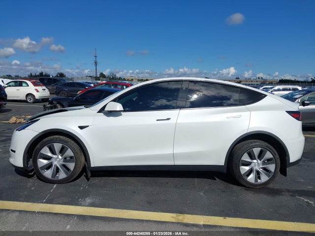 Продаж на аукціоні авто 2023 Tesla Model Y Awd/long Range Dual Motor All-wheel Drive, vin: 7SAYGAEE1PF789444, номер лоту: 44240285