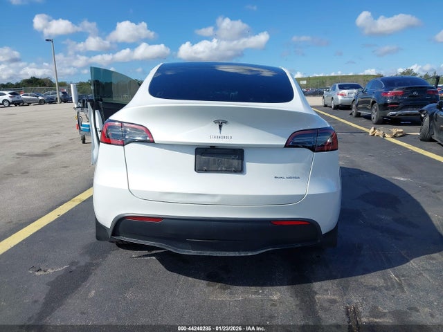 Продаж на аукціоні авто 2023 Tesla Model Y Awd/long Range Dual Motor All-wheel Drive, vin: 7SAYGAEE1PF789444, номер лоту: 44240285