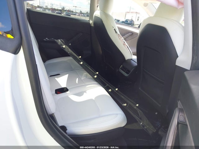 Продаж на аукціоні авто 2023 Tesla Model Y Awd/long Range Dual Motor All-wheel Drive, vin: 7SAYGAEE1PF789444, номер лоту: 44240285