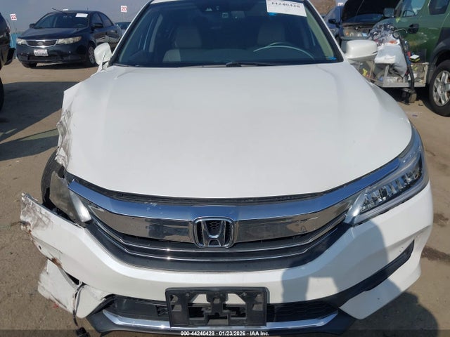 Honda Accord Touring 2016 1HGCR3F99GA016083 Image 12