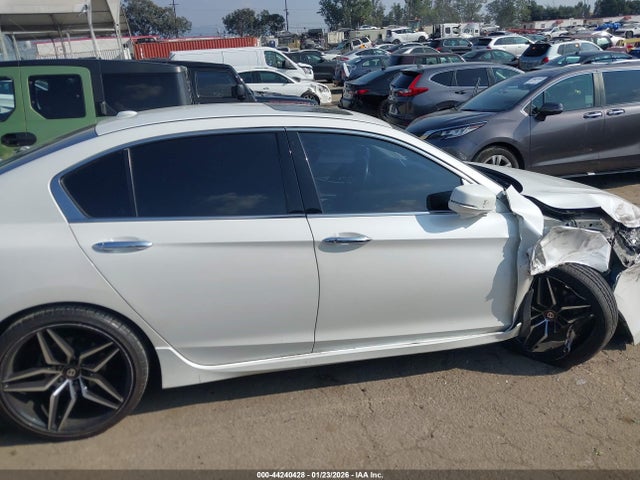 Honda Accord Touring 2016 1HGCR3F99GA016083 Image 13
