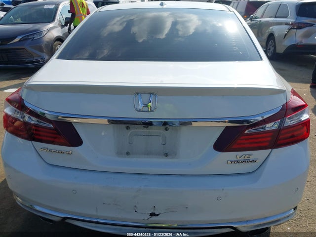 Honda Accord Touring 2016 1HGCR3F99GA016083 Image 16