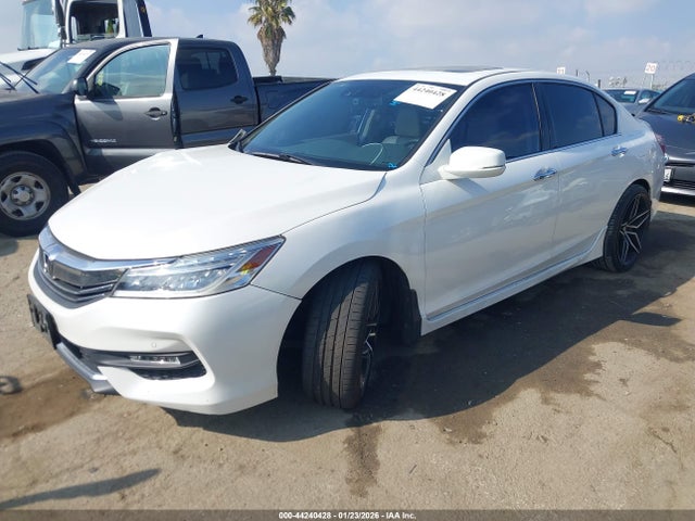 Honda Accord Touring 2016 1HGCR3F99GA016083 Image 2