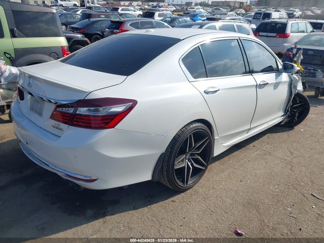 Honda Accord Touring 2016 1HGCR3F99GA016083 Image 4