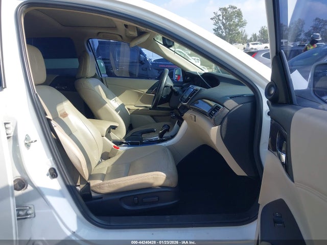 Honda Accord Touring 2016 1HGCR3F99GA016083 Image 5