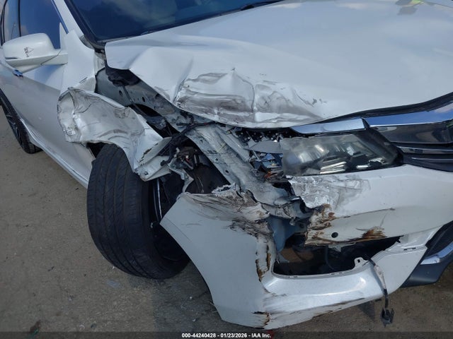 Honda Accord Touring 2016 1HGCR3F99GA016083 Image 6