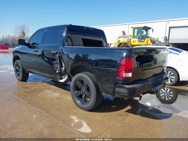 2015 RAM 1500 1C6RR6KT0FS500946 Photo 2