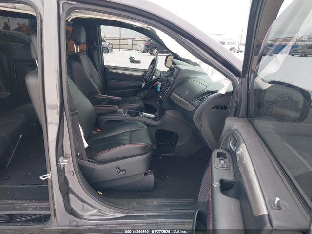 2C4RDGEG0KR739498 Dodge Grand Caravan Gt