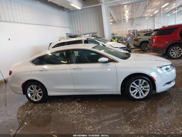 2015 Chrysler 200 Limited მანქანა იყიდება აუქციონზე, vin: 1C3CCCAB6FN563088, აუქციონის ნომერი: 44240664