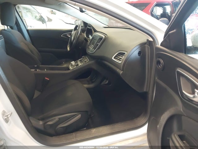 2015 Chrysler 200 Limited მანქანა იყიდება აუქციონზე, vin: 1C3CCCAB6FN563088, აუქციონის ნომერი: 44240664