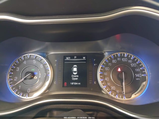 2015 Chrysler 200 Limited მანქანა იყიდება აუქციონზე, vin: 1C3CCCAB6FN563088, აუქციონის ნომერი: 44240664