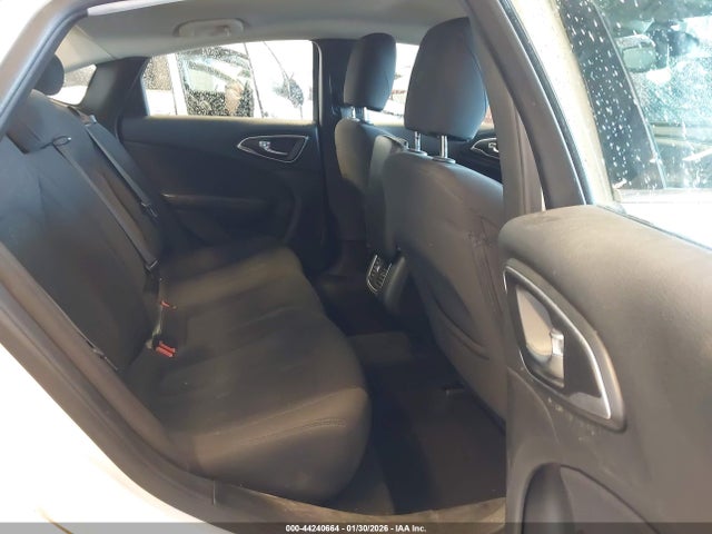 2015 Chrysler 200 Limited მანქანა იყიდება აუქციონზე, vin: 1C3CCCAB6FN563088, აუქციონის ნომერი: 44240664