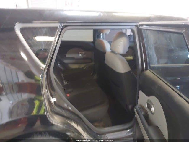 44240912 :رقم المزاد ، KNDJN2A2XE7743166 vin ، 2014 Kia Soul مزاد بيع