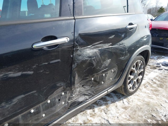 2014 FIAT 500L ZFBCFADH2EZ015509 Photo 5