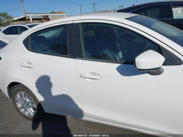 3MYDLBYV0HY170057 Toyota YARIS IA