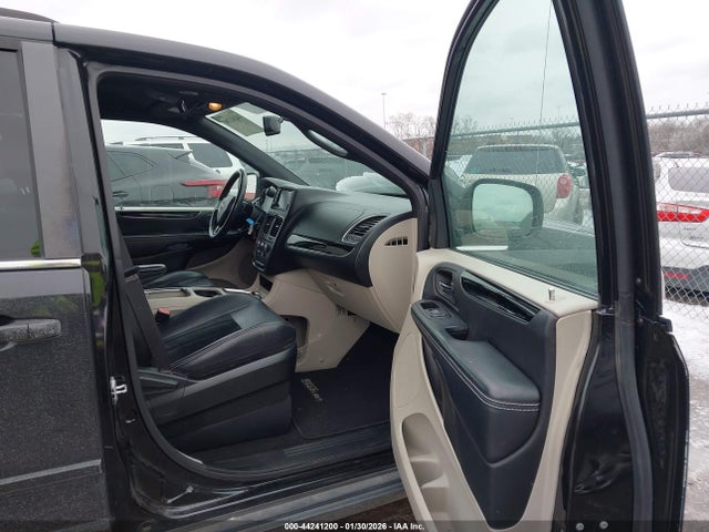 Auction sale of the 2017 Dodge Grand Caravan Sxt, vin: 2C4RDGCG6HR698077, lot number: 44241200