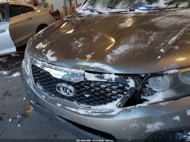 44241386 :رقم المزاد ، 5XYKTCA14BG121636 vin ، 2011 Kia Sorento Lx مزاد بيع