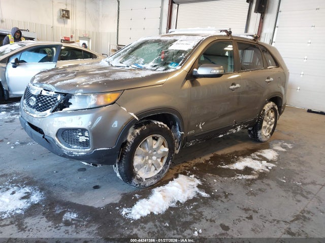 44241386 :رقم المزاد ، 5XYKTCA14BG121636 vin ، 2011 Kia Sorento Lx مزاد بيع