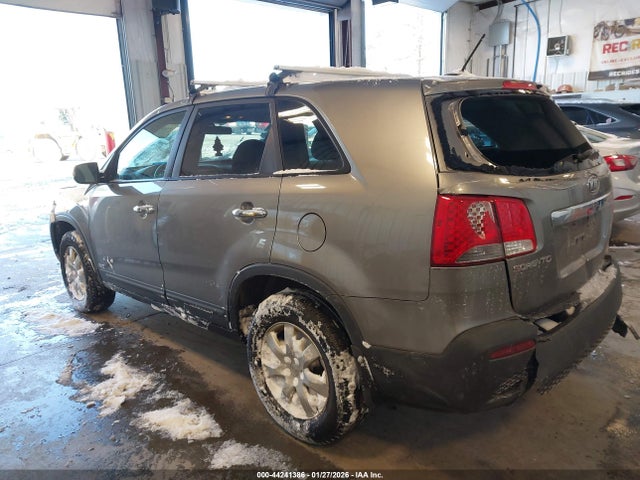 44241386 :رقم المزاد ، 5XYKTCA14BG121636 vin ، 2011 Kia Sorento Lx مزاد بيع