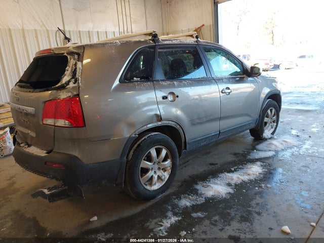 44241386 :رقم المزاد ، 5XYKTCA14BG121636 vin ، 2011 Kia Sorento Lx مزاد بيع