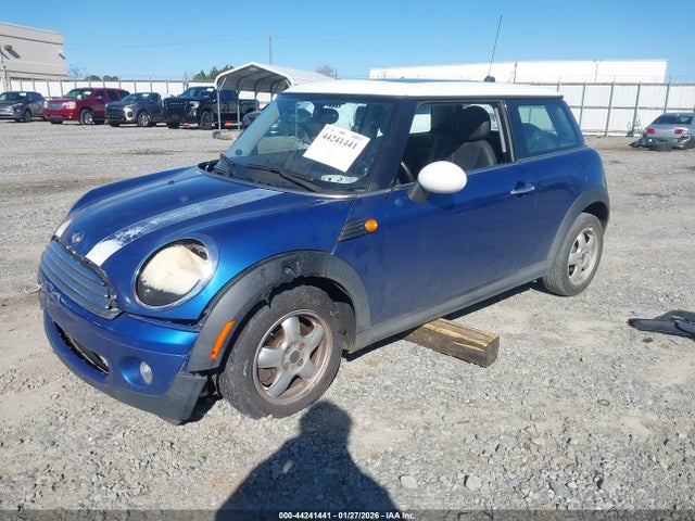 2008 MINI COOPER WMWMF33568TU68928 Photo 1