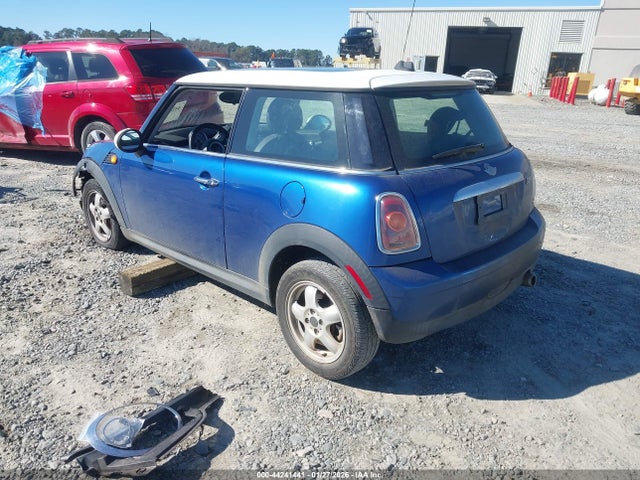 2008 MINI COOPER WMWMF33568TU68928 Photo 2