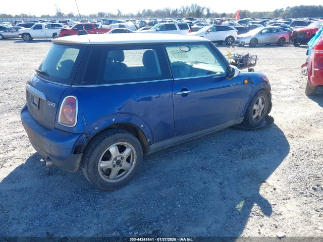 2008 MINI COOPER WMWMF33568TU68928 Photo 3
