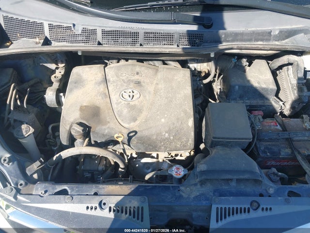 5TDYZ3DC2KS992978 Toyota Sienna Xle 8 Passenger