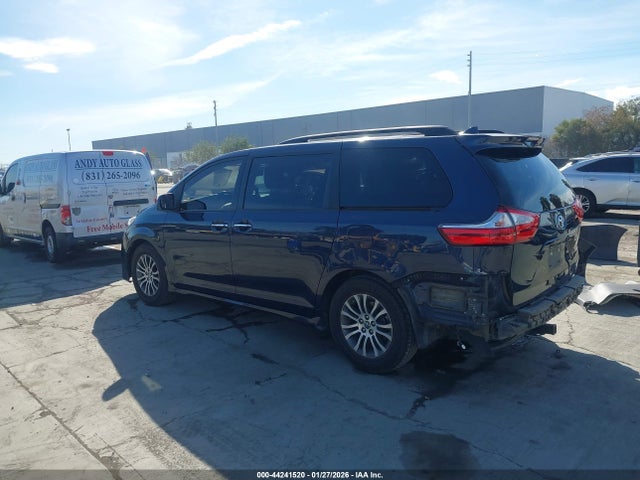 5TDYZ3DC2KS992978 Toyota Sienna Xle 8 Passenger