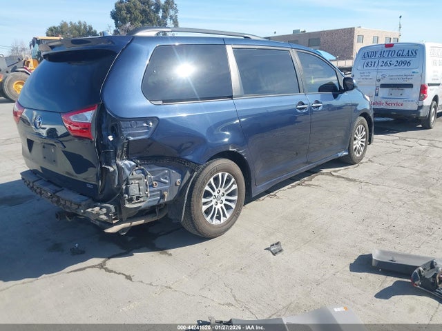 5TDYZ3DC2KS992978 Toyota Sienna Xle 8 Passenger