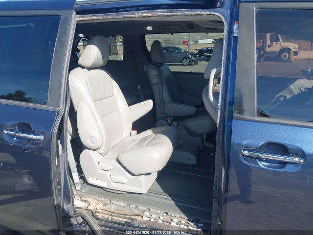 5TDYZ3DC2KS992978 Toyota Sienna Xle 8 Passenger