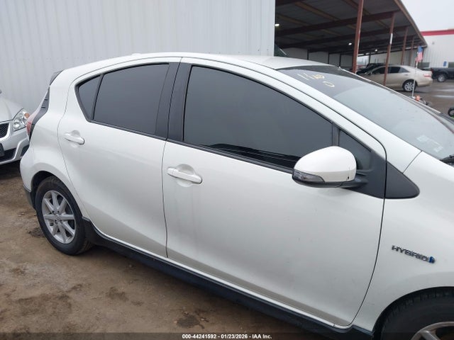 JTDKDTB34H1593888 Toyota Prius C One