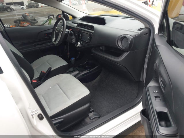 JTDKDTB34H1593888 Toyota Prius C One