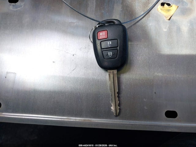 2T3ZFREV2GW301986 Toyota RAV4 LE