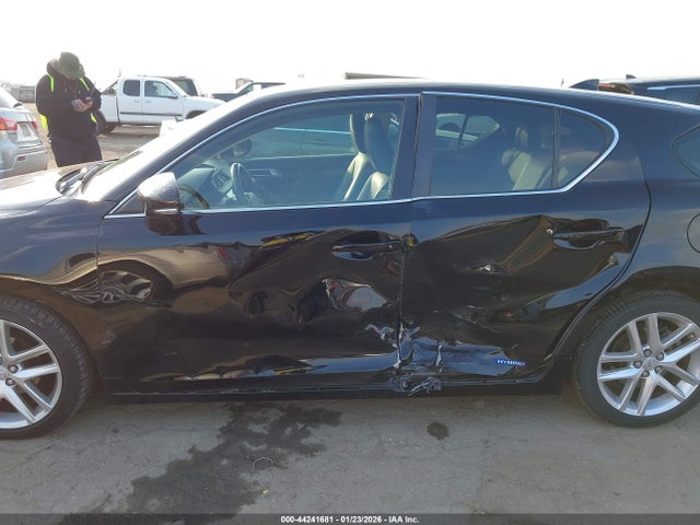 Lexus CT 200H 2015 JTHKD5BH2F2238344 Image 14