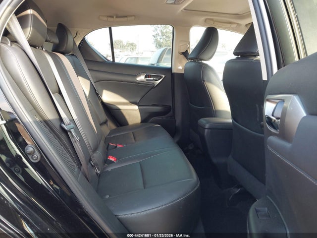Lexus CT 200H 2015 JTHKD5BH2F2238344 Image 8