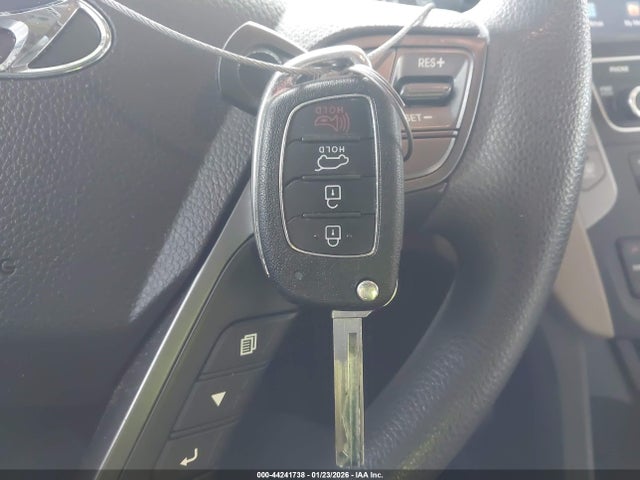 Продаж на аукціоні авто 2017 Hyundai Santa Fe Sport 2.4l, vin: 5NMZUDLB0HH007591, номер лоту: 44241738