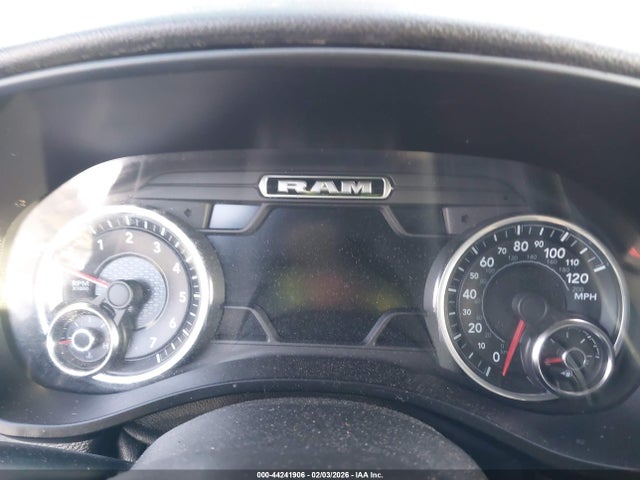 44241906 :رقم المزاد ، 1C6SRFFT2MN515777 vin ، 2021 Ram 1500 Big Horn  4x4 5'7 Box مزاد بيع