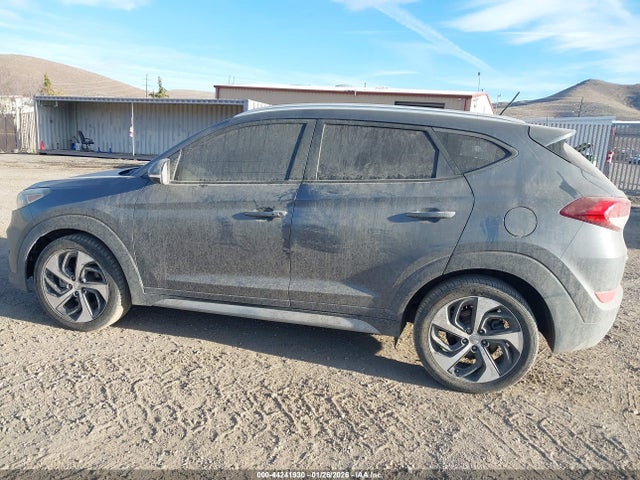 KM8J33A23HU496893 Hyundai Tucson Sport